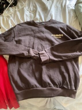 PrettyLittleThing Women’s chocolate Brown Crewneck Sweatshirt